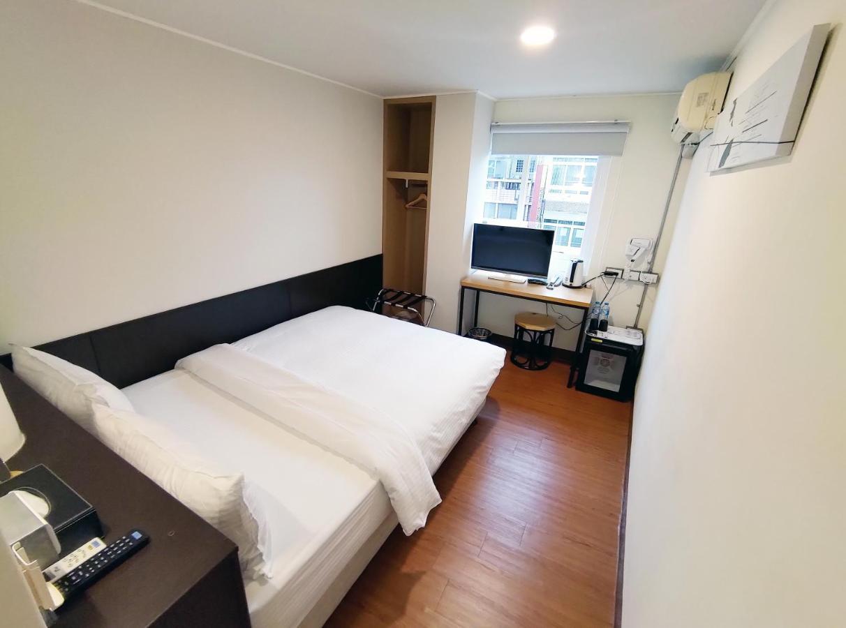 富裕商旅 Rich-Hotel T'ai-tung Eksteriør billede